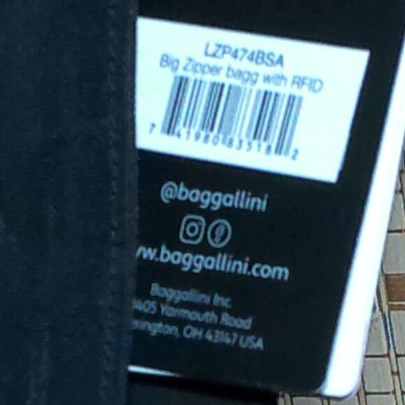 Black Baggallini Big Zipper Bagg with RFID - Picture 8 of 9
